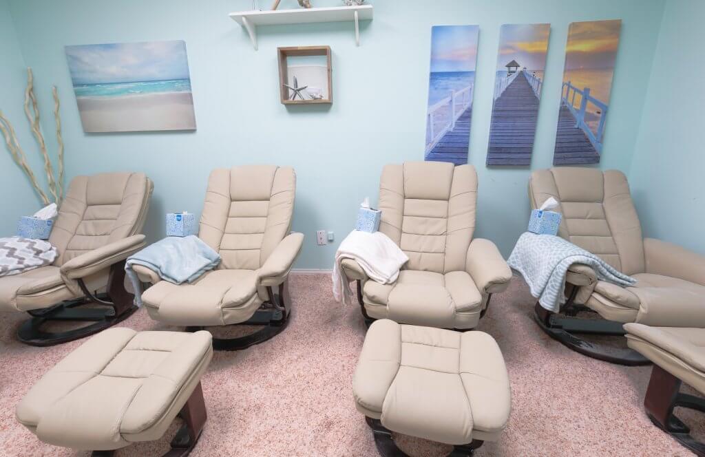 Natrium Halotherapy. Spa room with 4 lounge chairs and ottomans.
