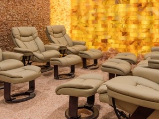 Kalahari Resort. Six Brown Lounge Chairs Face Each Other In Salt Room
