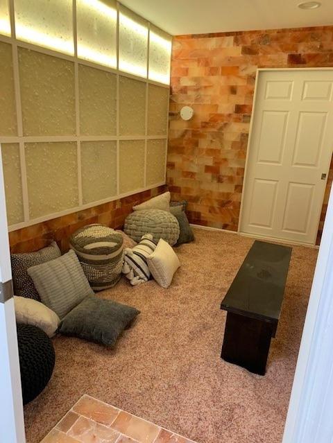 Kramer Wellness - Vero Beach, Florida A Small Room With Pillows On A Salt-Covered Ground, And Walls With Salt Panels And Salt Bricks
